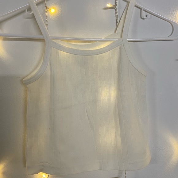 White crop top from brandy Melville - Picture 2 of 2